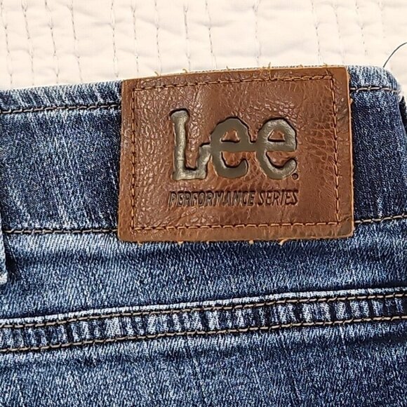 Lee Jeans Men's 42x30 Extreme Motion Tapered Leg Medium Wash Straight Fit EUC - Picture 15 of 16